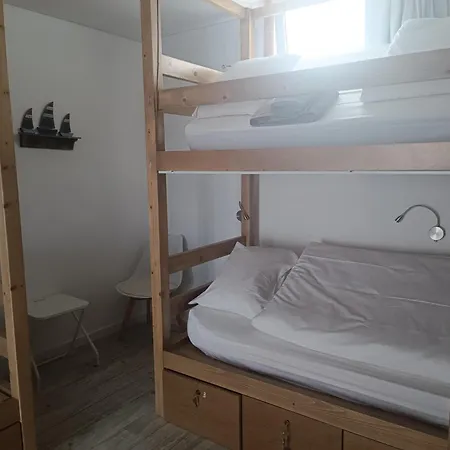 Cachinnans & Hostal
