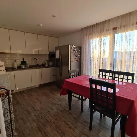 Hostel Cachinnans & *